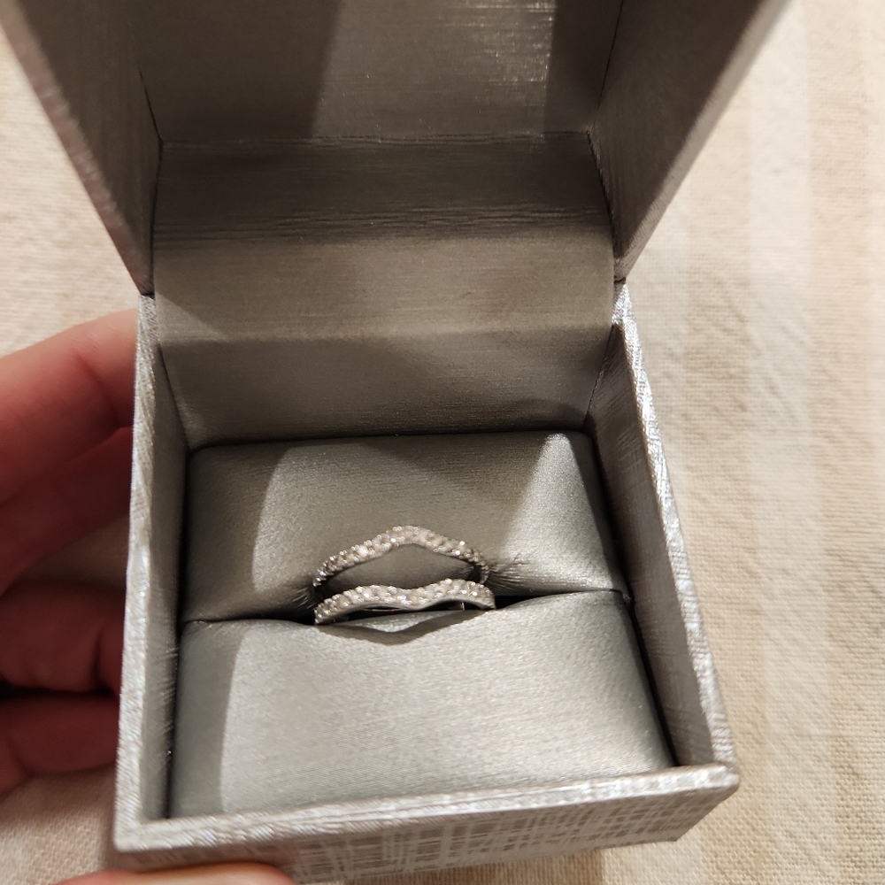 Wedding ring enhancer